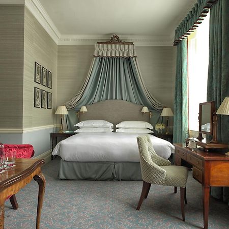 Cliveden House - An Iconic Luxury Hotel Мейдънхед Екстериор снимка